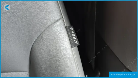 HYUNDAI STAREX VAN 5-SEATER