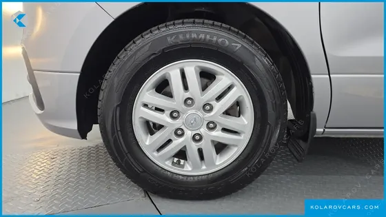 HYUNDAI STAREX VAN 3-SEATER