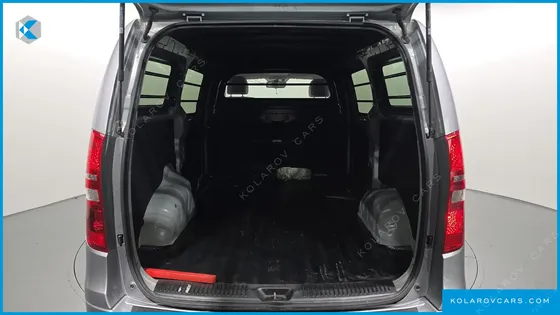 HYUNDAI STAREX VAN 3-SEATER