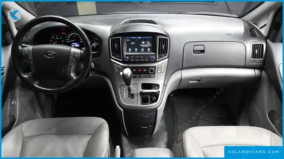 HYUNDAI STAREX VAN 5-SEATER