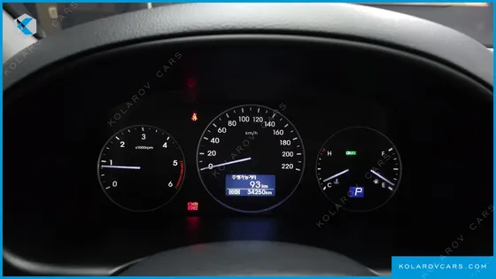 HYUNDAI STAREX VAN 5-SEATER