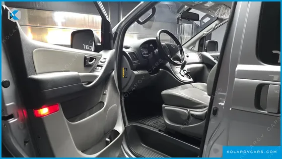 HYUNDAI STAREX VAN 5-SEATER