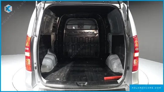 HYUNDAI STAREX VAN 5-SEATER