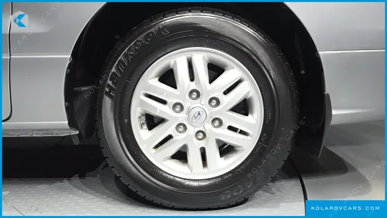 HYUNDAI STAREX VAN 5-SEATER