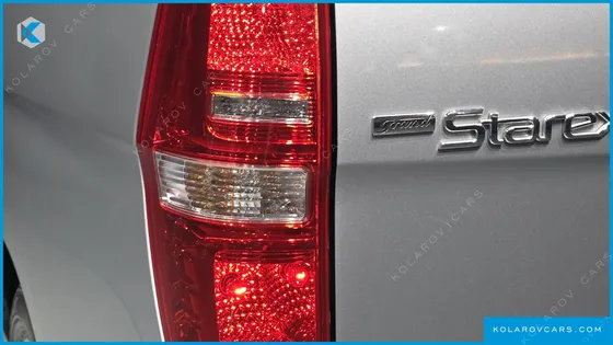 HYUNDAI STAREX VAN 5-SEATER