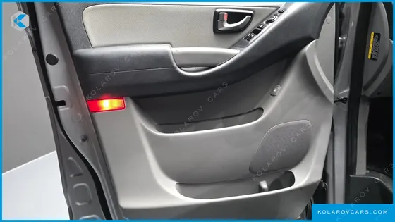 HYUNDAI STAREX VAN 5-SEATER