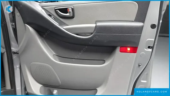 HYUNDAI STAREX VAN 5-SEATER