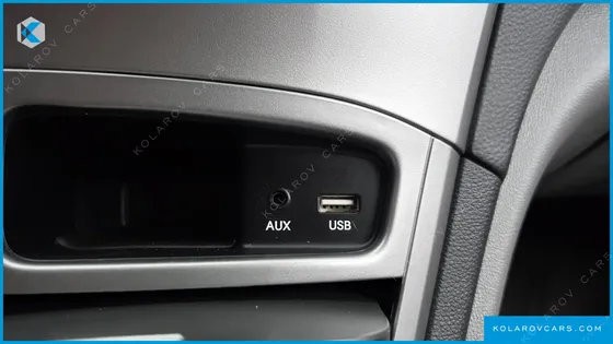 HYUNDAI STAREX VAN 5-SEATER