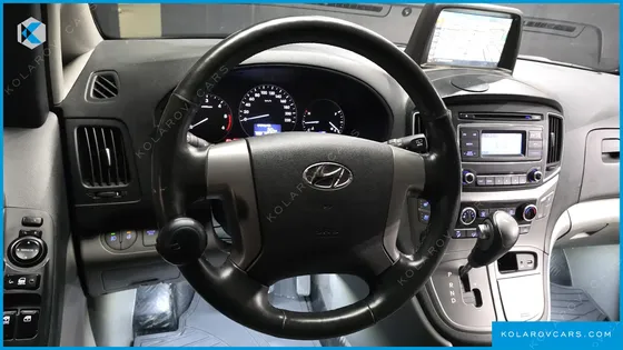 HYUNDAI STAREX VAN 3-SEATER