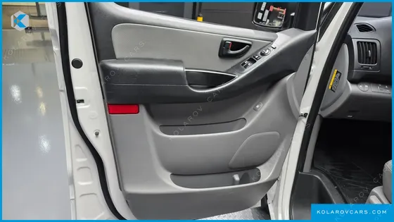 HYUNDAI STAREX WAGON 12-SEATER