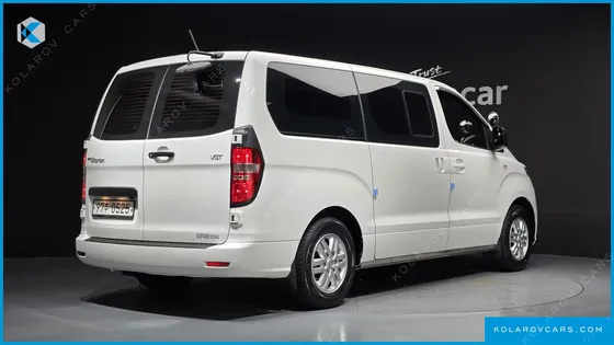 HYUNDAI STAREX VAN 5-SEATER