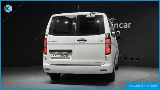 HYUNDAI STAREX VAN 5-SEATER