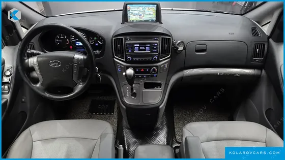 HYUNDAI STAREX VAN 5-SEATER