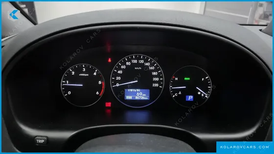 HYUNDAI STAREX VAN 5-SEATER