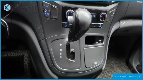 HYUNDAI STAREX VAN 5-SEATER