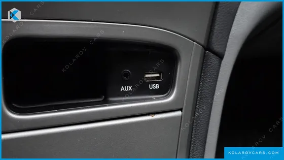 HYUNDAI STAREX VAN 5-SEATER