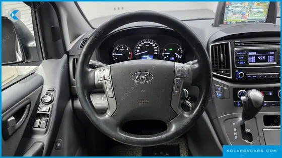 HYUNDAI STAREX VAN 5-SEATER