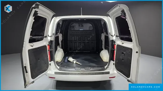 HYUNDAI STAREX VAN 5-SEATER