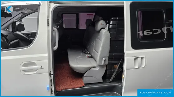 HYUNDAI STAREX VAN 5-SEATER