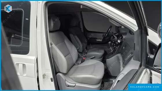 HYUNDAI STAREX VAN 5-SEATER