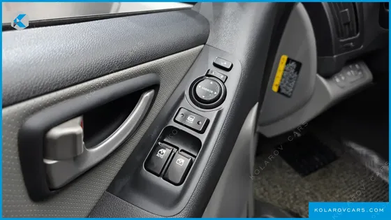 HYUNDAI STAREX VAN 5-SEATER