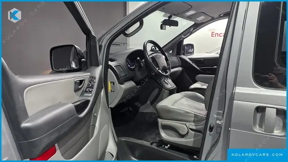 HYUNDAI STAREX VAN 5-SEATER