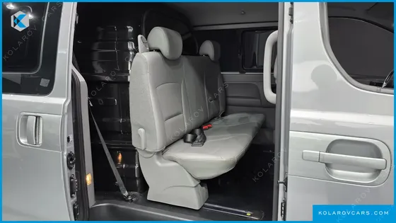 HYUNDAI STAREX VAN 5-SEATER