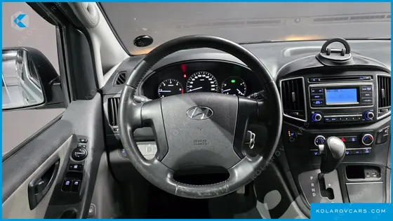 HYUNDAI STAREX VAN 5-SEATER