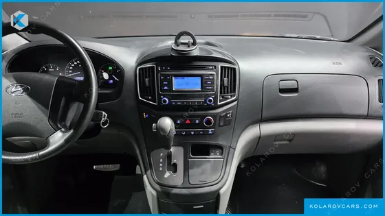 HYUNDAI STAREX VAN 5-SEATER