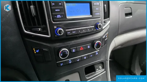 HYUNDAI STAREX VAN 5-SEATER