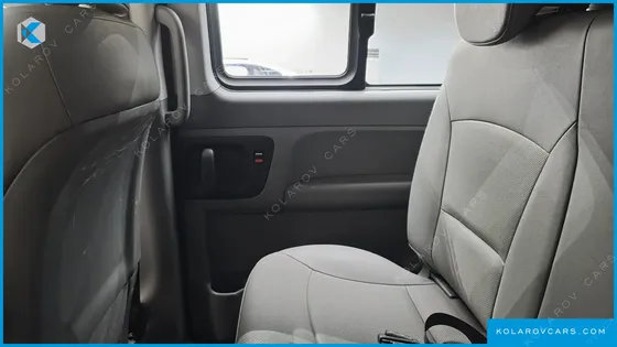 HYUNDAI STAREX VAN 5-SEATER
