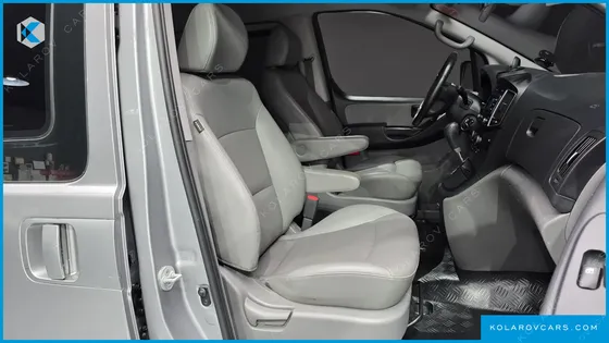 HYUNDAI STAREX VAN 5-SEATER