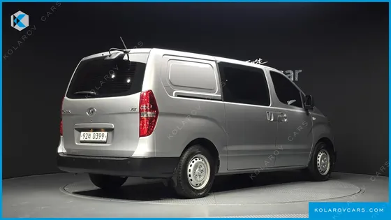 HYUNDAI STAREX VAN 5-SEATER