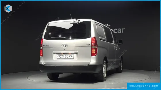 HYUNDAI STAREX VAN 5-SEATER