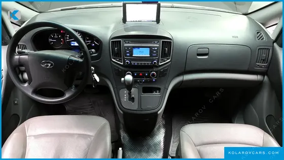 HYUNDAI STAREX VAN 5-SEATER