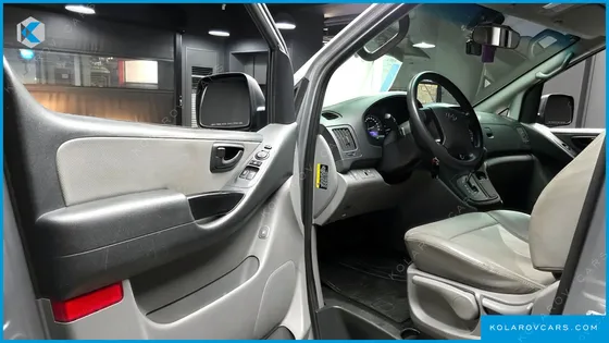 HYUNDAI STAREX VAN 5-SEATER