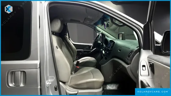HYUNDAI STAREX VAN 5-SEATER