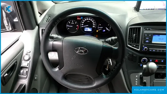 HYUNDAI STAREX VAN 5-SEATER