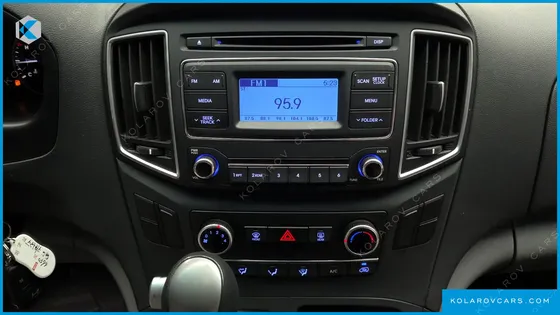 HYUNDAI STAREX VAN 5-SEATER