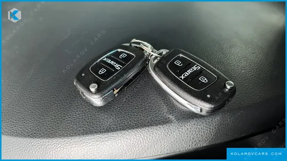 HYUNDAI STAREX VAN 5-SEATER
