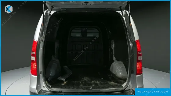 HYUNDAI STAREX VAN 5-SEATER