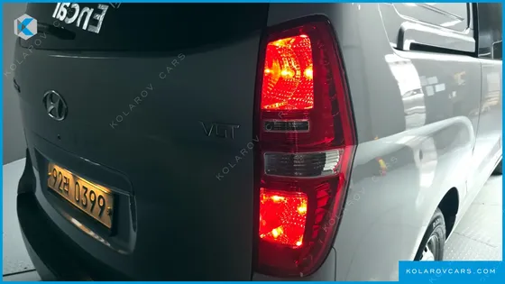 HYUNDAI STAREX VAN 5-SEATER
