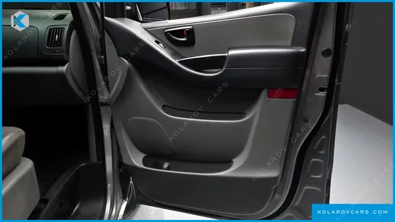 HYUNDAI STAREX VAN 5-SEATER