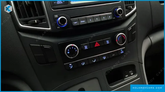 HYUNDAI STAREX VAN 5-SEATER