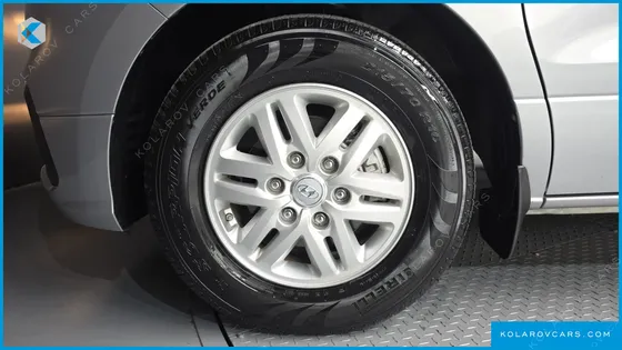 HYUNDAI STAREX VAN 3-SEATER