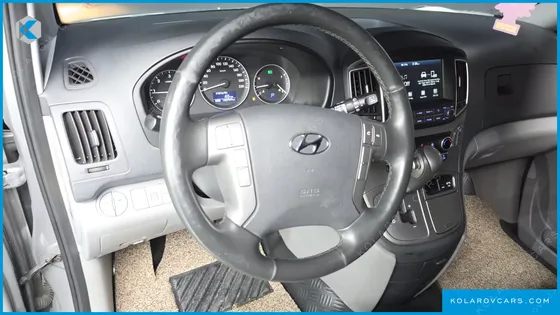 HYUNDAI STAREX VAN 3-SEATER