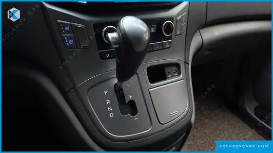 HYUNDAI STAREX VAN 3-SEATER