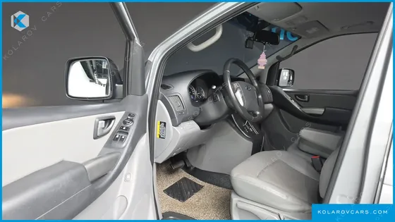 HYUNDAI STAREX VAN 3-SEATER