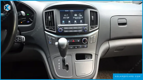 HYUNDAI STAREX VAN 3-SEATER
