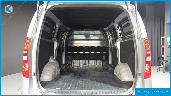 HYUNDAI STAREX VAN 3-SEATER